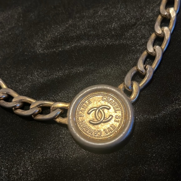 CHANEL Vintage 1980s Gold Metal Cuban Chain CC Choker Coin Necklace - Picture 3 of 6